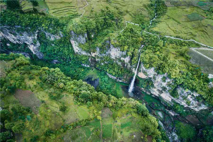 【神画恩施】恩施大峡谷全景、网红地心谷、清江游船、蝴蝶崖、梭布垭石林、土家女儿城5日游