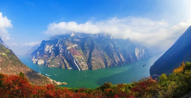【船奇湖北】 武汉、黄鹤楼、荆州古城、屈原故里、三峡平湖豪华游船、昭君故里、神农架、神农顶、恩施大峡谷、土家女儿城、三峡大坝、嫘祖纪念馆双飞六日游