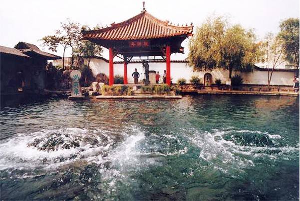 趵突泉.jpg