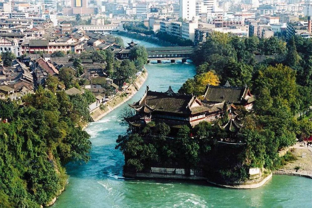 都江堰.jpg 都江堰.jpg