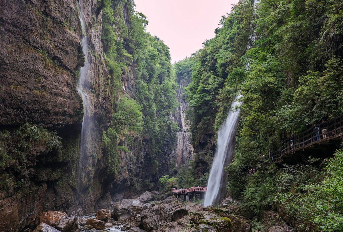 1-云龙河地缝.jpg