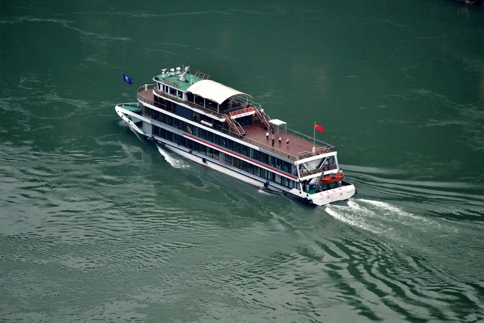 轮渡游长江.jpg